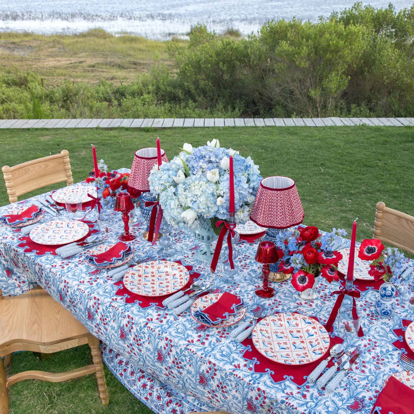 Blue & Red Floral Trellis Dinner & Starter Plates (Set of 8)
