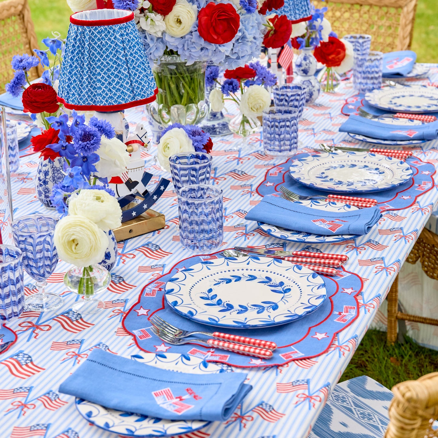 Elizabeth Blue Garland Dinner & Starter Plates (Set of 8)
