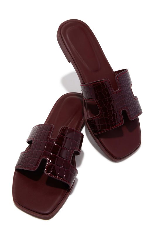 Elara Flat Slip On Sandals - Wine Croc